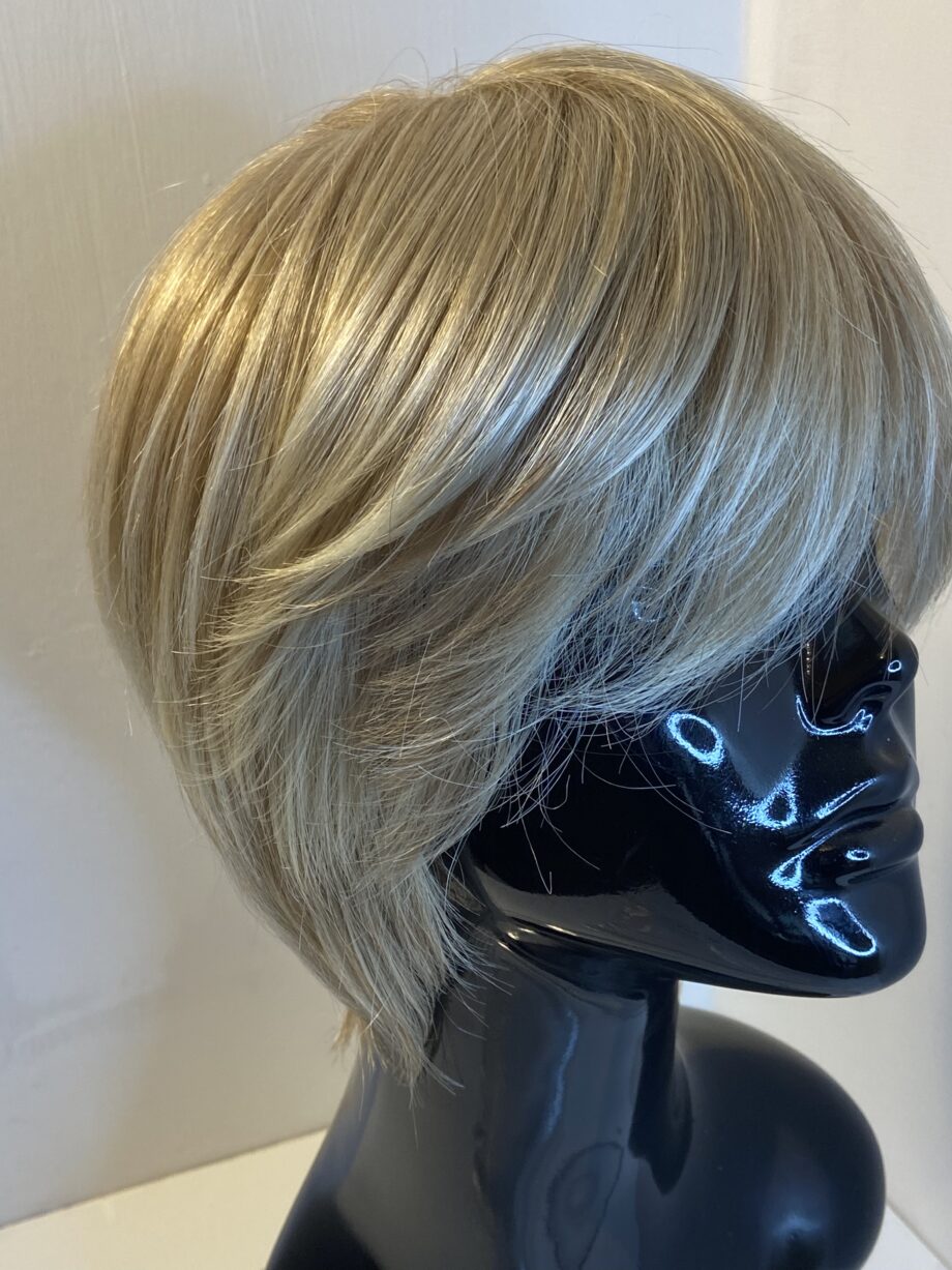 Stylish light blonde wig. Blms475