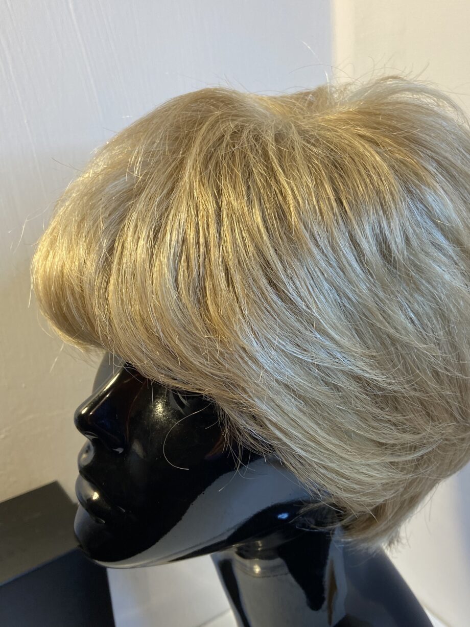 New stylish short blonde. Bblss301