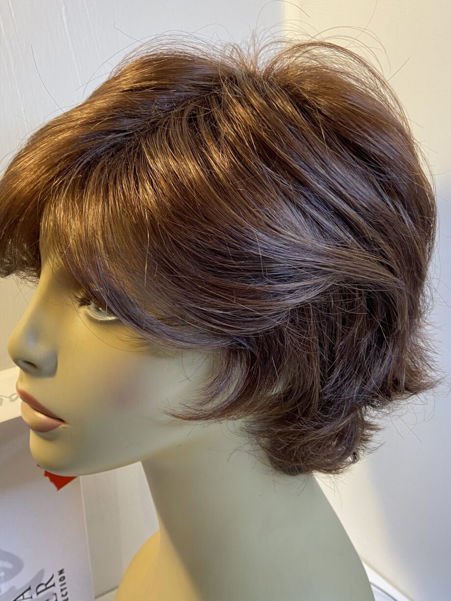 New reddish brown mid length wavy wig. Bbrms302