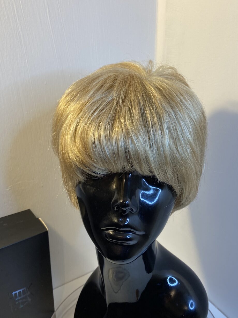 New stylish short blonde. Bblss301