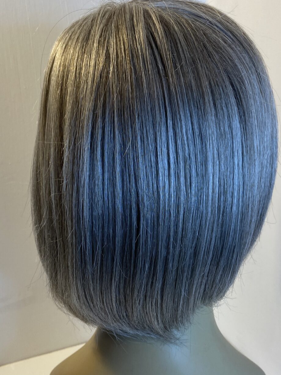 Silver grey stylish wig. Pplgms470