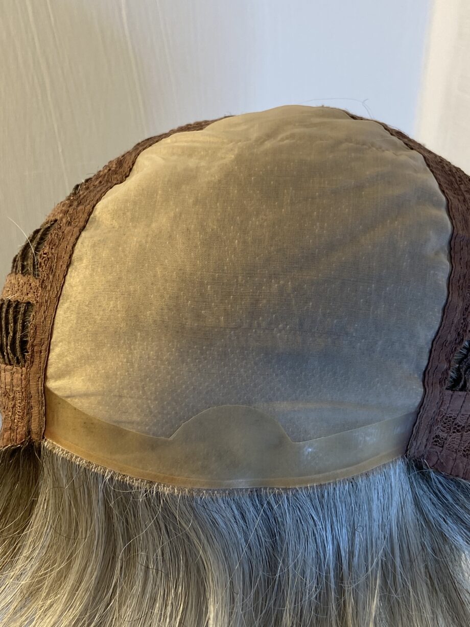 Warm grey short wig. Pplgss434