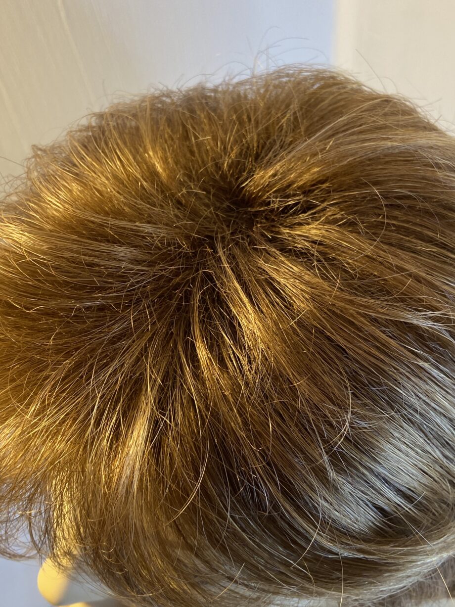 Ginger mid length wavy wig. Rmw42