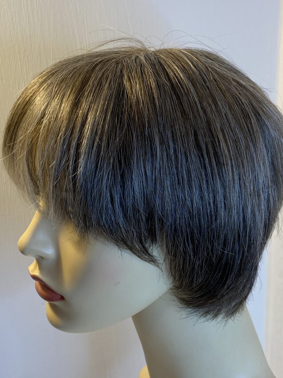 Warm grey short wig. Pplgss434