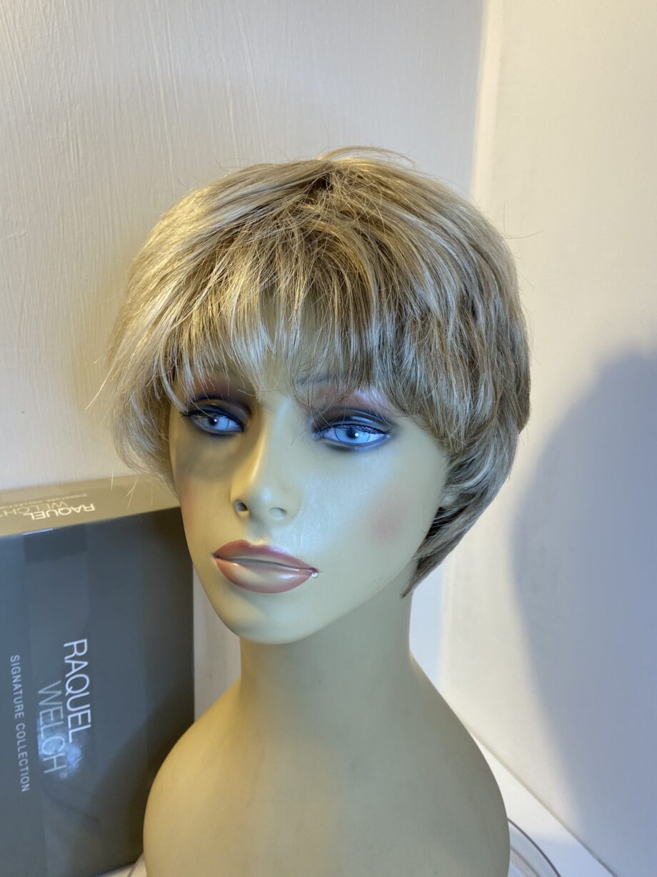 Raquel Welch blonde wig. Bblss306