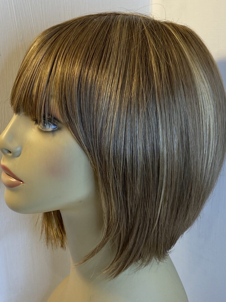 Noriko designer brown wig. Brms201