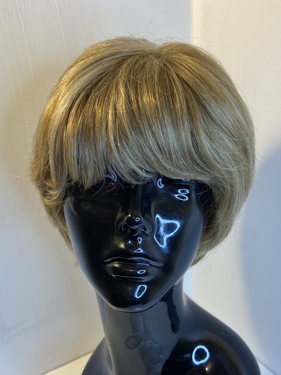 Sentoo collection blonde wig. Blss56