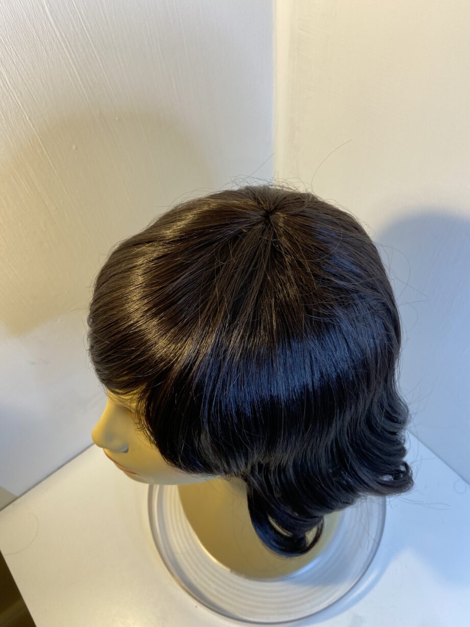 Sleek long dark brown wig. Newbrmw65