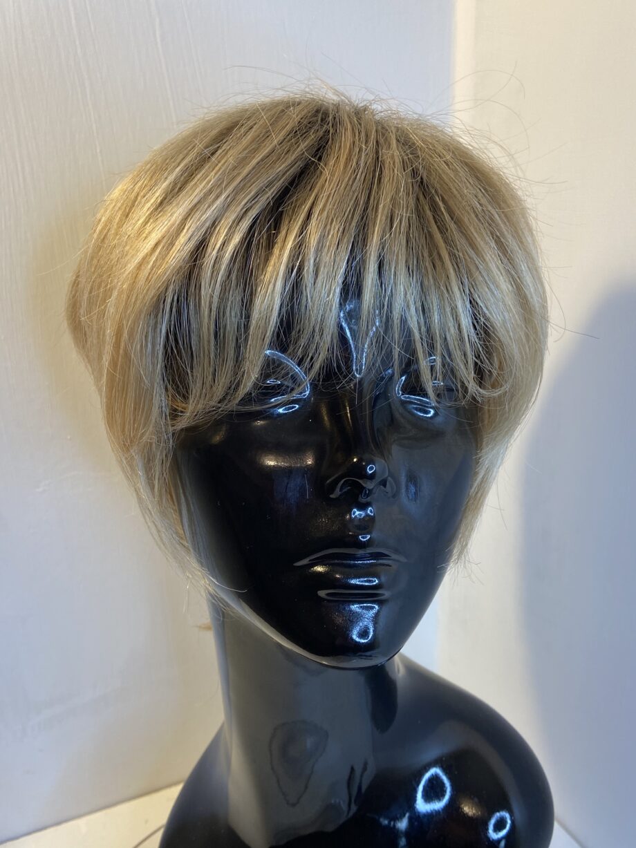 Rooted short blonde wig. Blss62