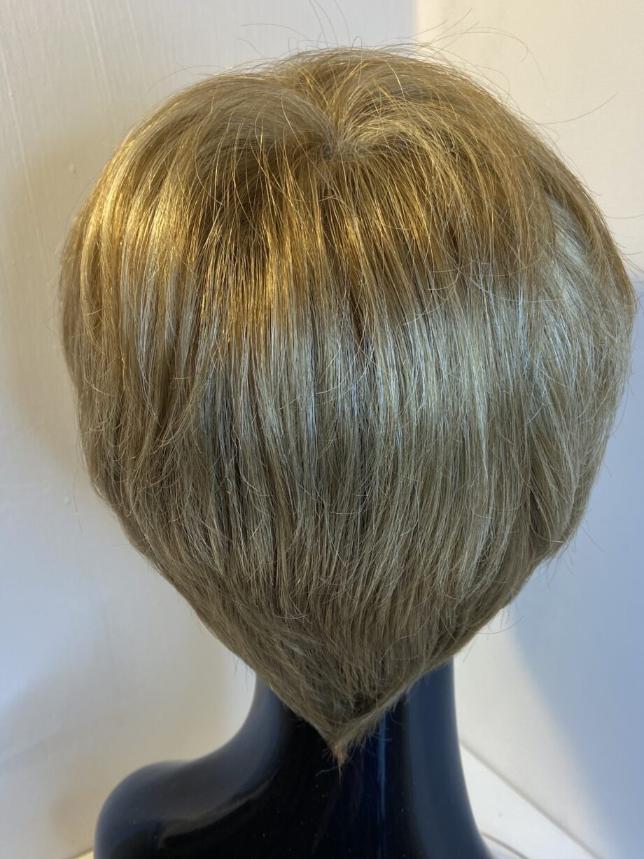 Sentoo collection blonde wig. Blss56