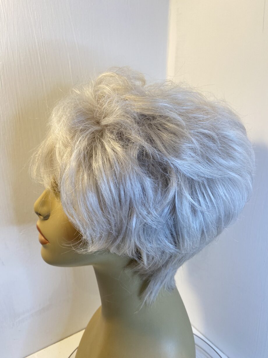 Grey full short wavy new wig. Gmw69