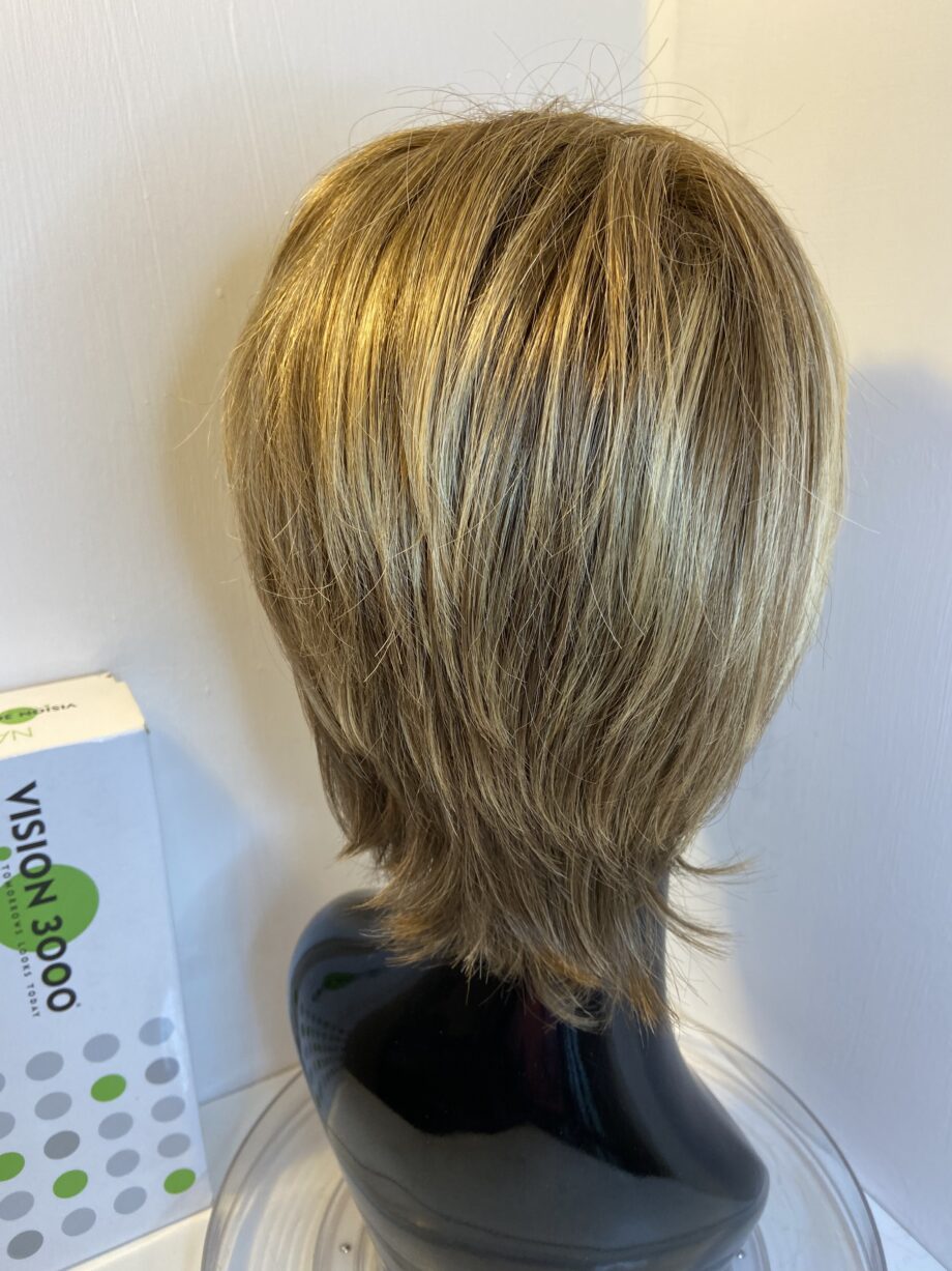Light brown boxed wig. Pplbrms181