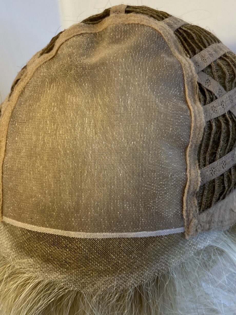 Light blonde short wig. Pplblms82