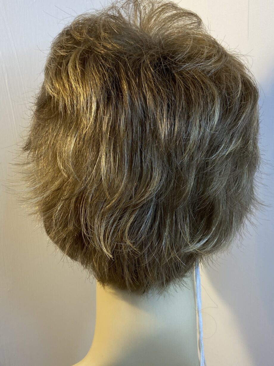 New Rene of Paris blonde wig. Bblsw305