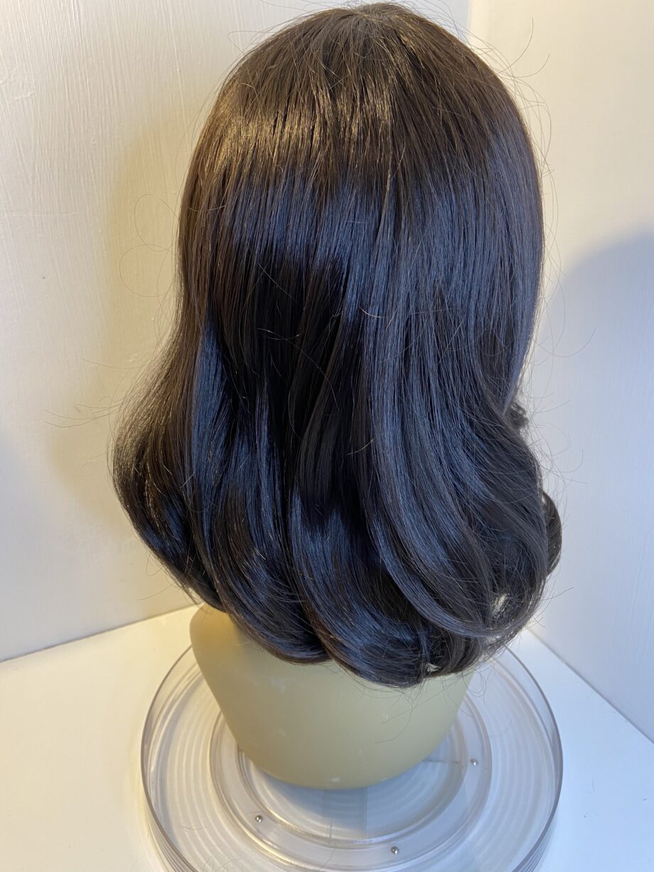 Sleek long dark brown wig. Newbrmw65