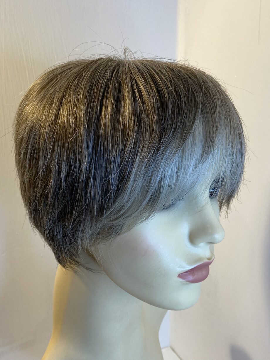 Warm grey short wig. Pplgss434