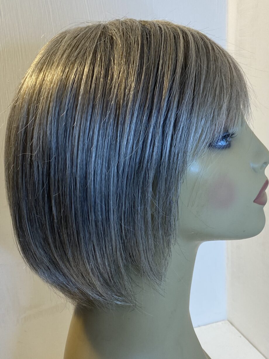 Silver grey stylish wig. Pplgms470