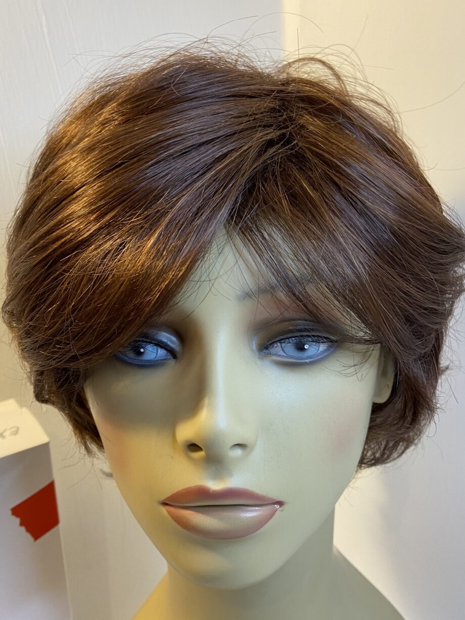 New reddish brown mid length wavy wig. Bbrms302
