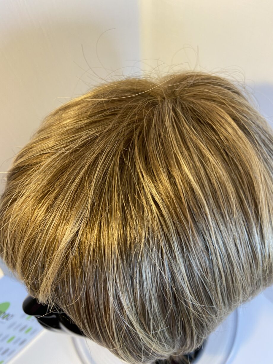 Light brown boxed wig. Pplbrms181