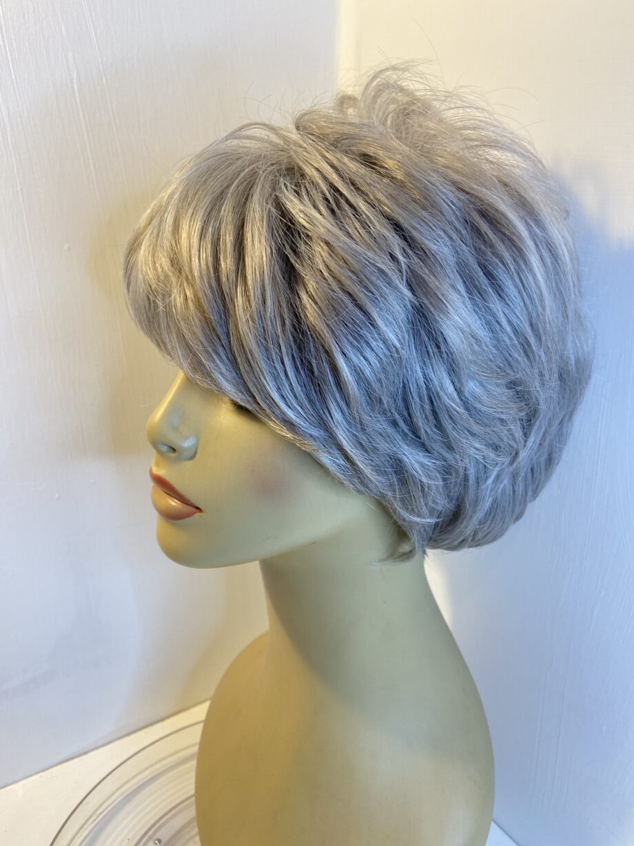 New silver grey short wig. Ngsw67