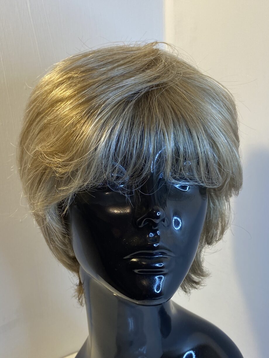 Blonde short stylish wig. Blss43