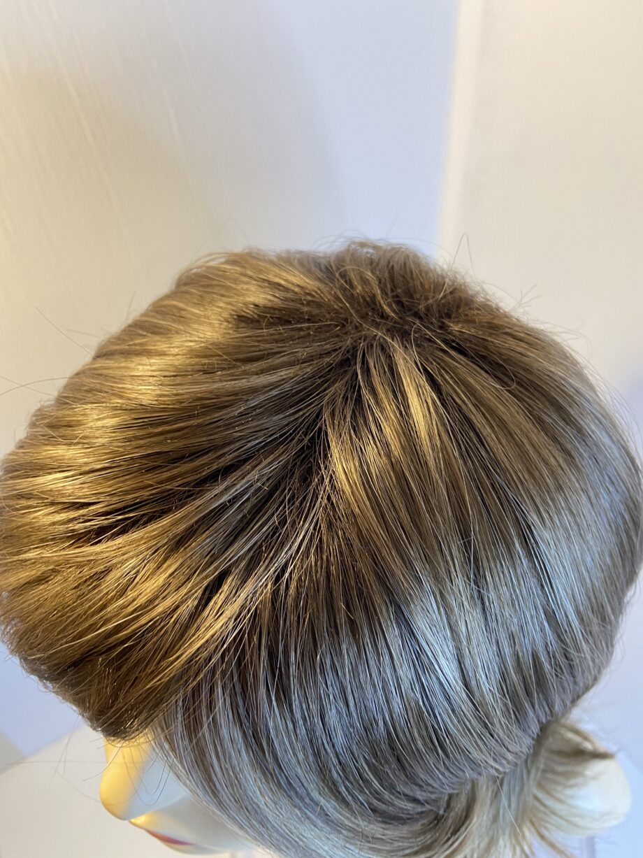 Glamorous brown designer wig. Pplbrlw437