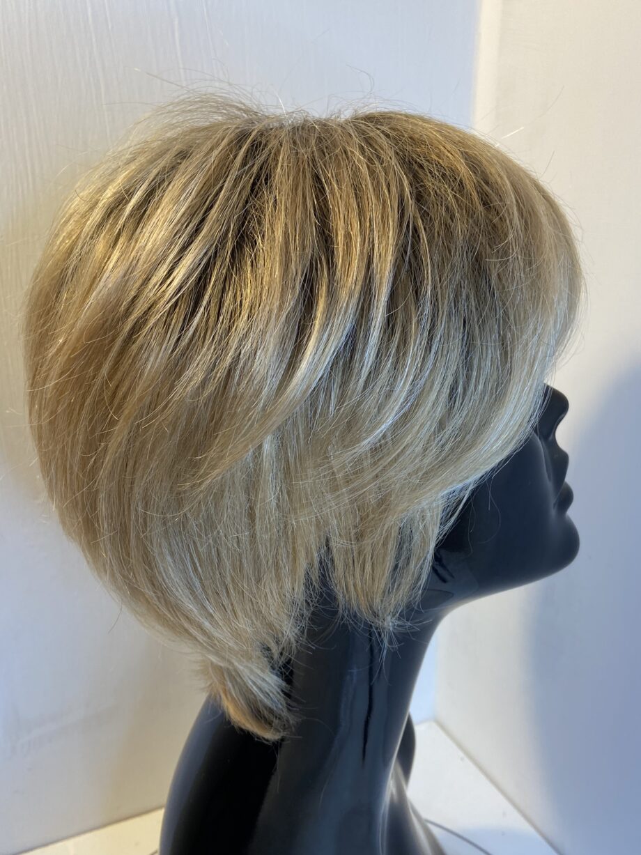 Rooted short blonde wig. Blss62