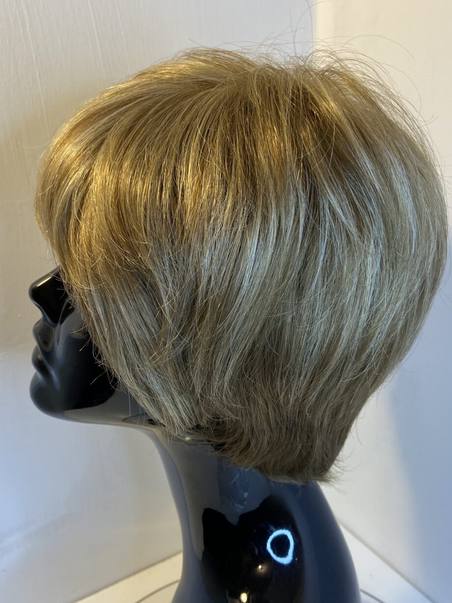 Sentoo collection blonde wig. Blss56