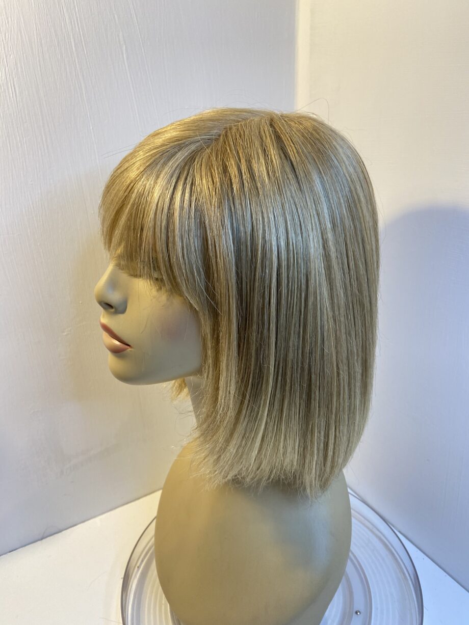 Blonde Amore wig. Blms5164