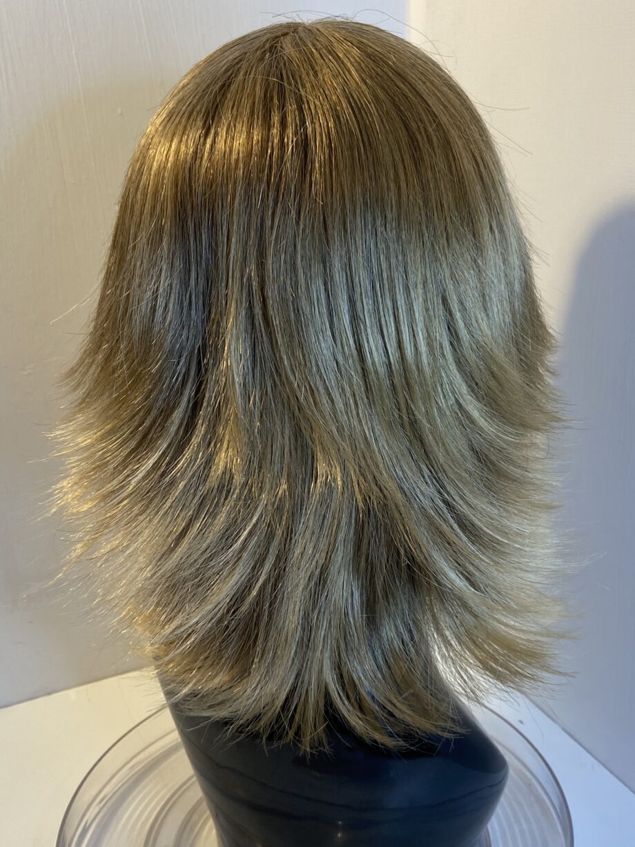 Stunning blonde stylish wig. Pplblls476