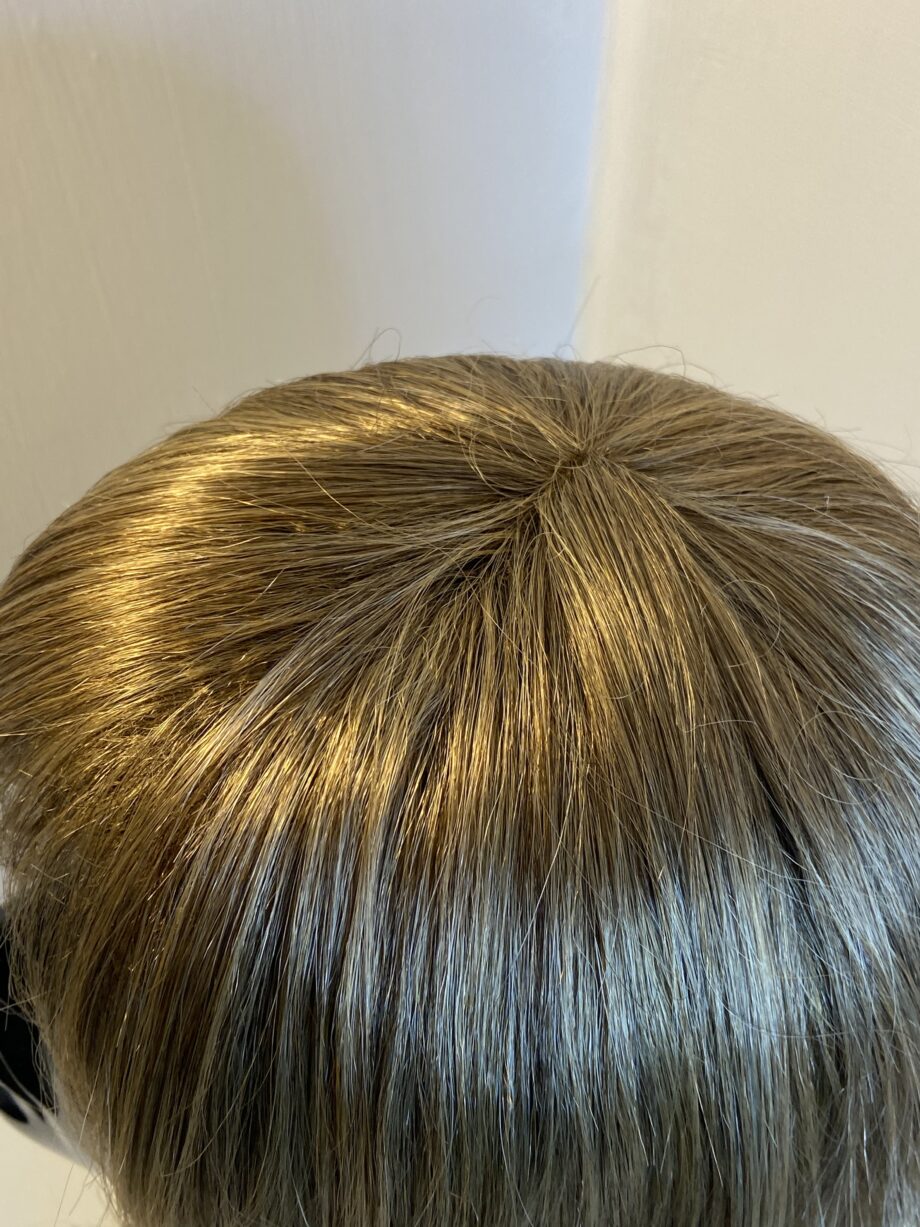 Stunning blonde stylish wig. Pplblls476