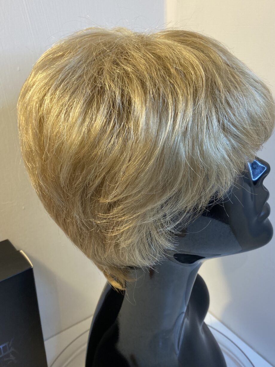 New stylish short blonde. Bblss301