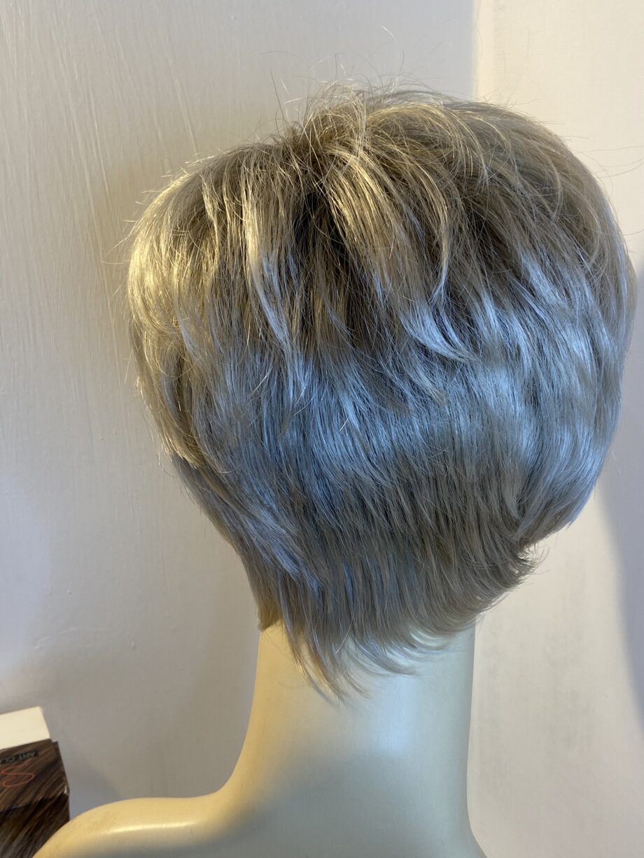 New Short boxed designer blonde. Bblss308