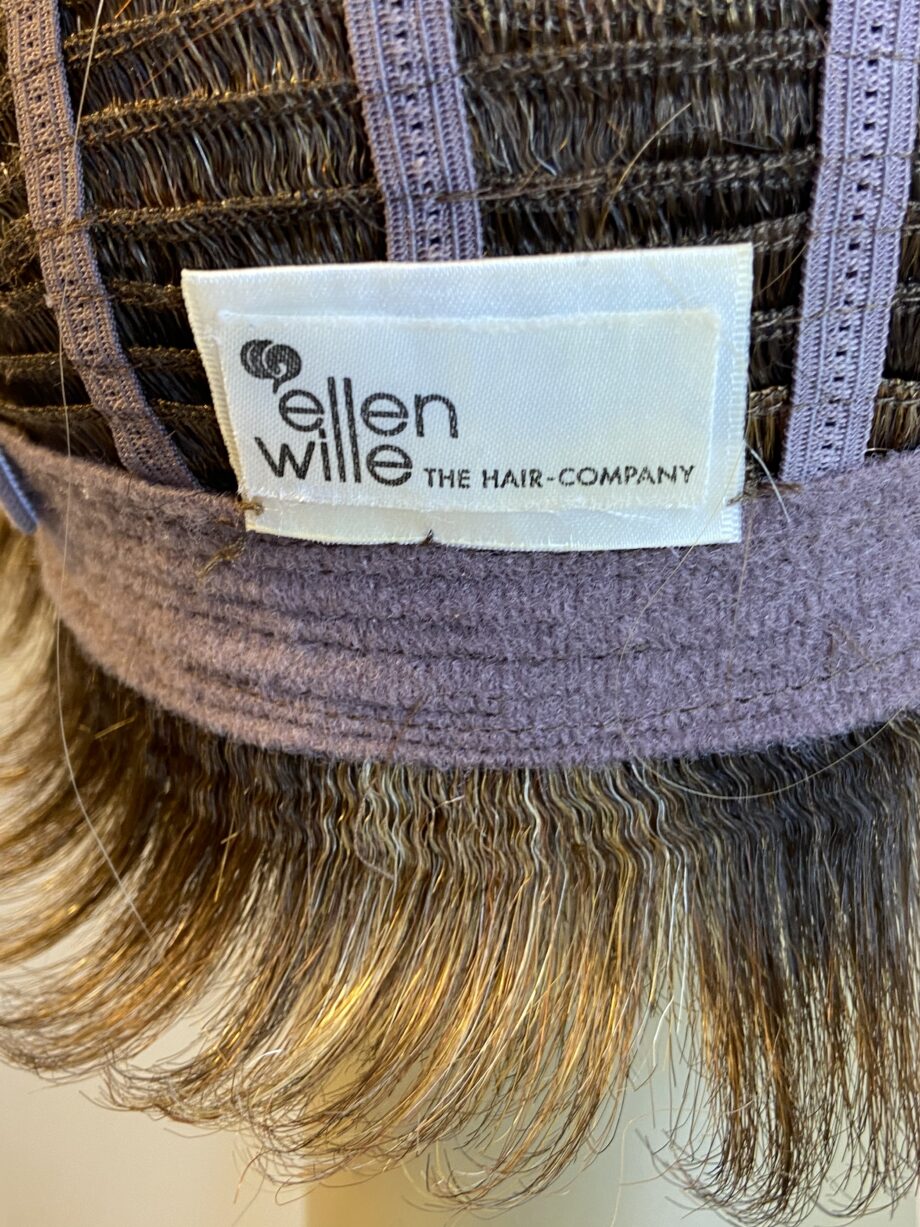 Ellen Wille short brown wig. Brss57