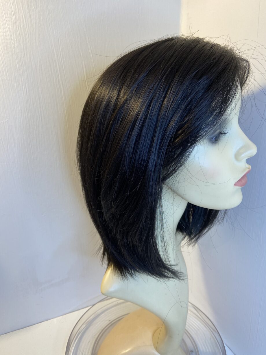 Black mid length new wig. Nplblls164