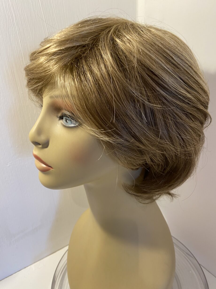 New light brown wig. Nnbrms163