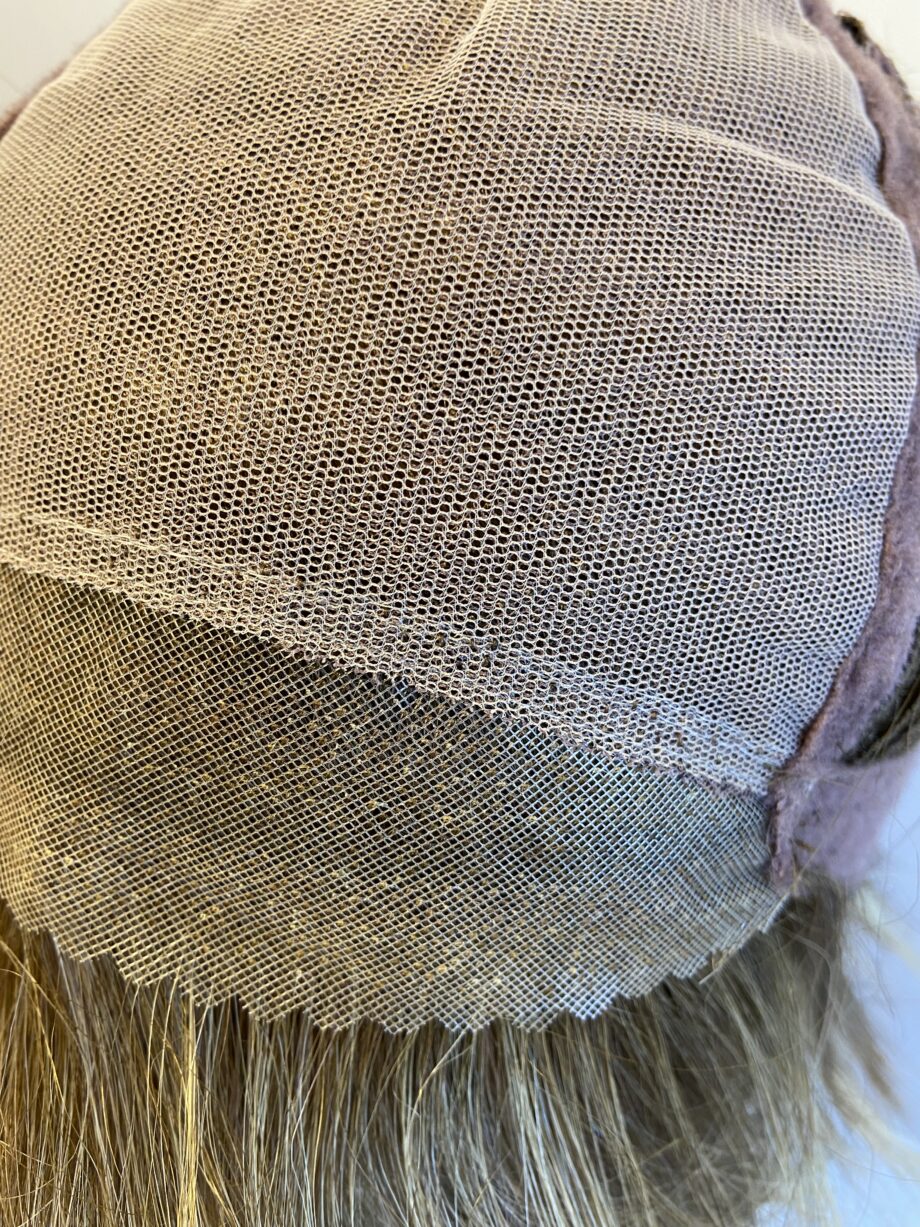 Light brown boxed wig. Pplbrms181