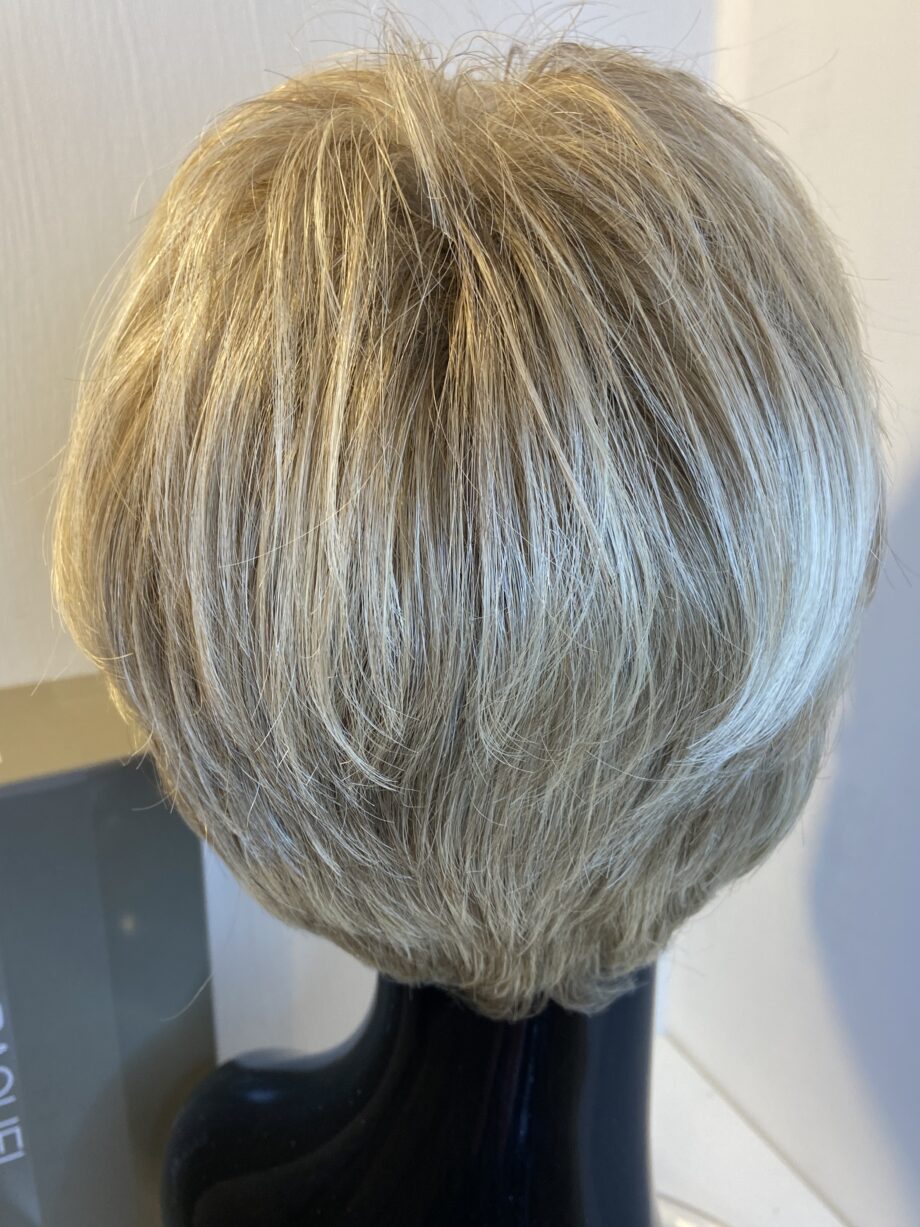 Raquel Welch blonde boxed wig. Bblss307