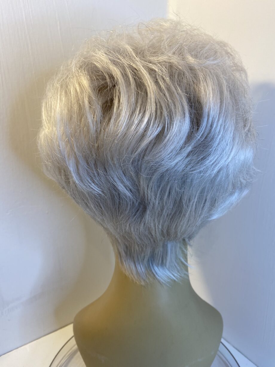 Grey full short wavy new wig. Gmw69