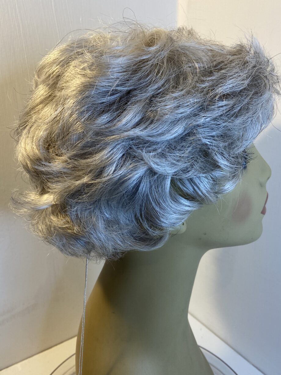 New Judy plum silver wavy wig. Gsc513