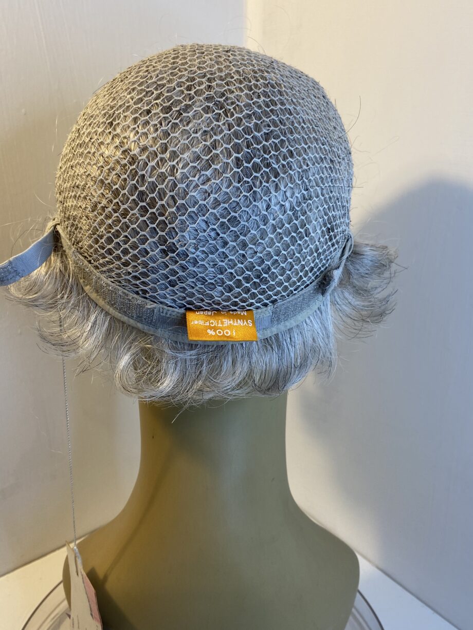 New Judy plum silver wavy wig. Gsc513