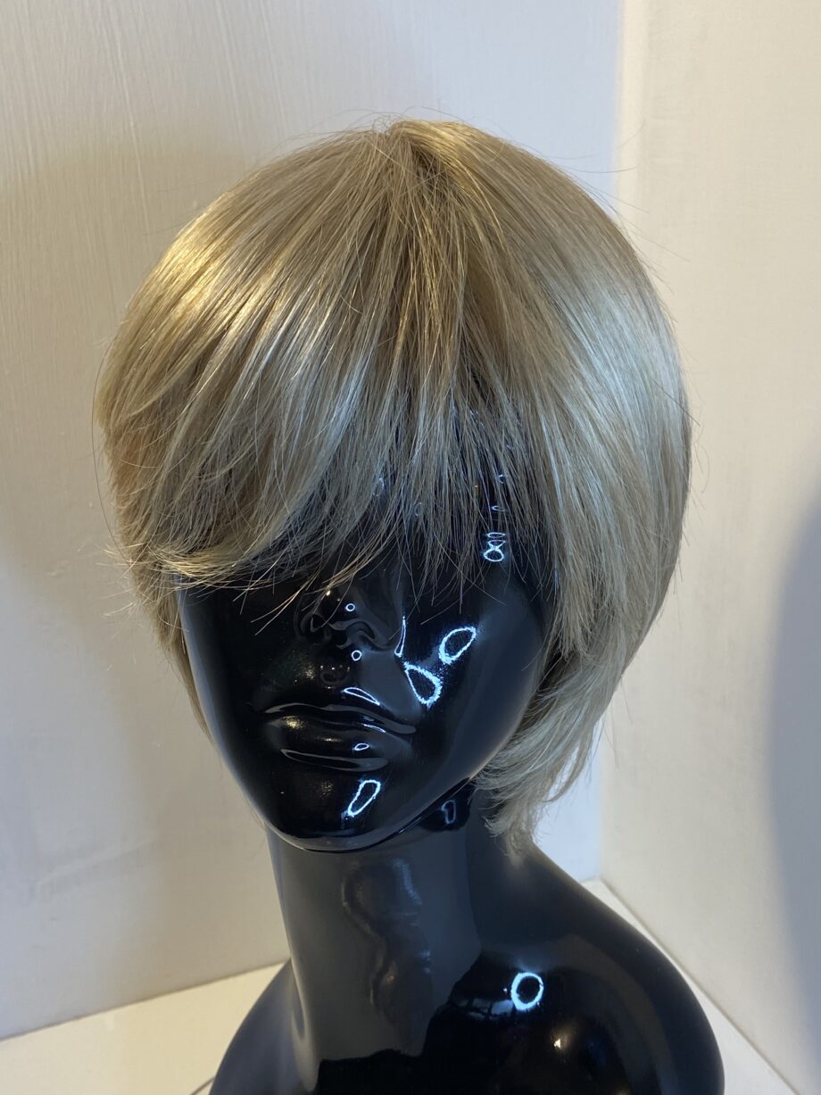 Stylish light blonde wig. Blms475