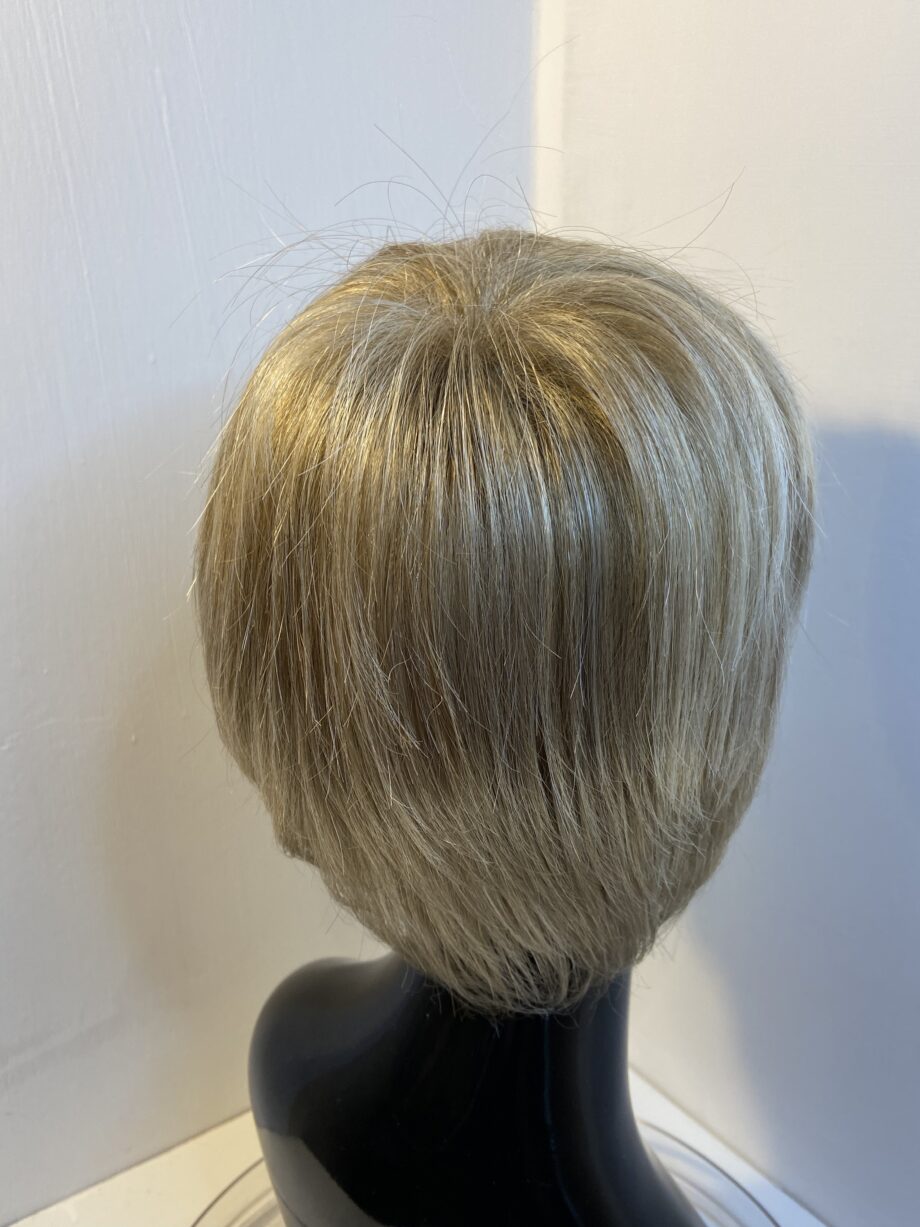 Blonde short stylish  wig. Blss87