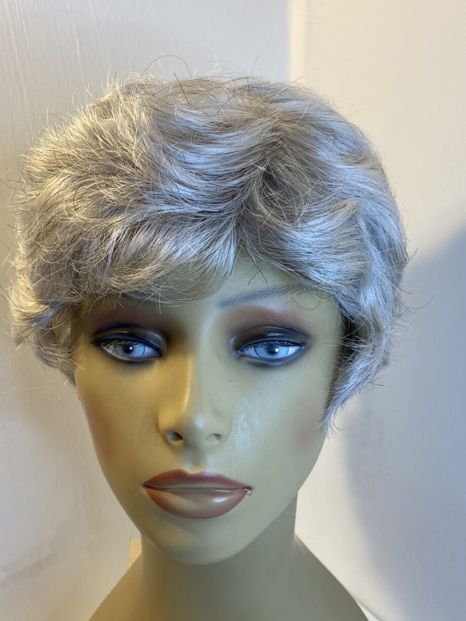 New Judy plum silver wavy wig. Gsc513