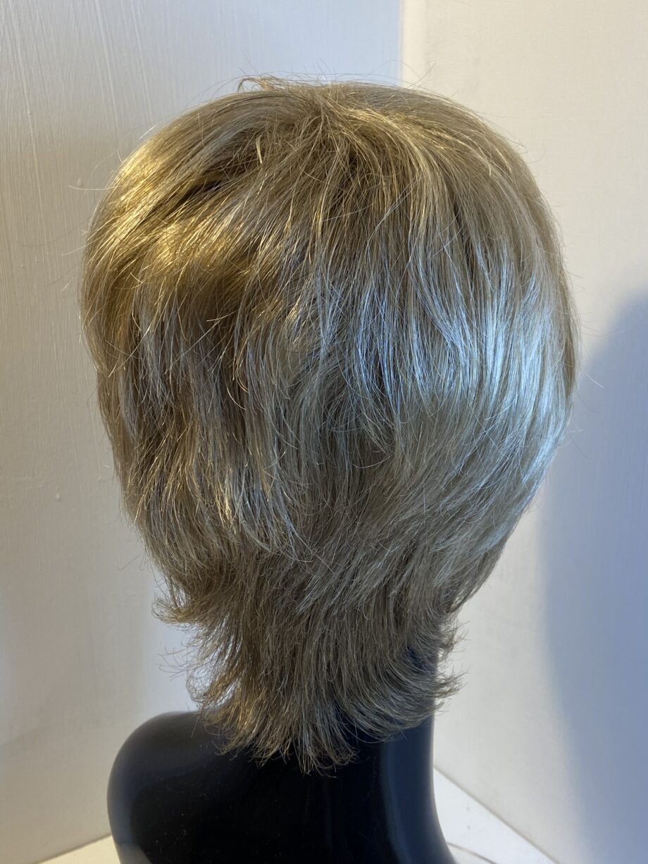 Blonde short stylish wig. Blss43