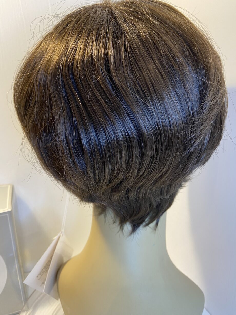 Chocolate brown new boxed wig. Bbrss325