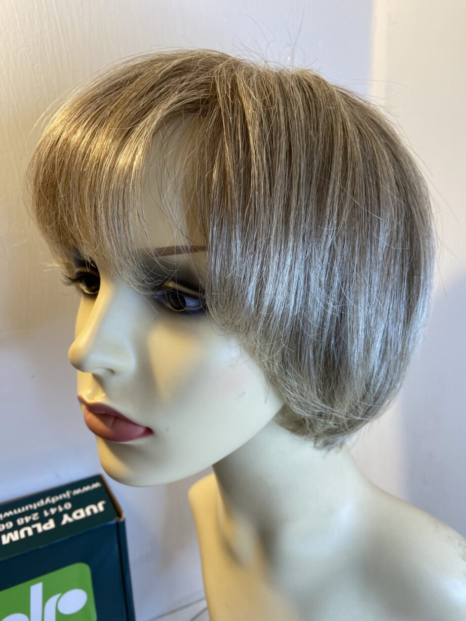 Blonde short wig   Bblss310