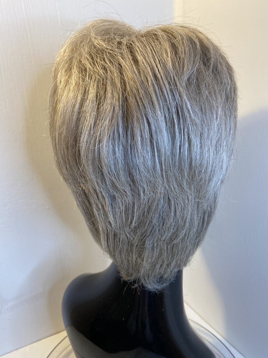 Silver grey wig. Gss311