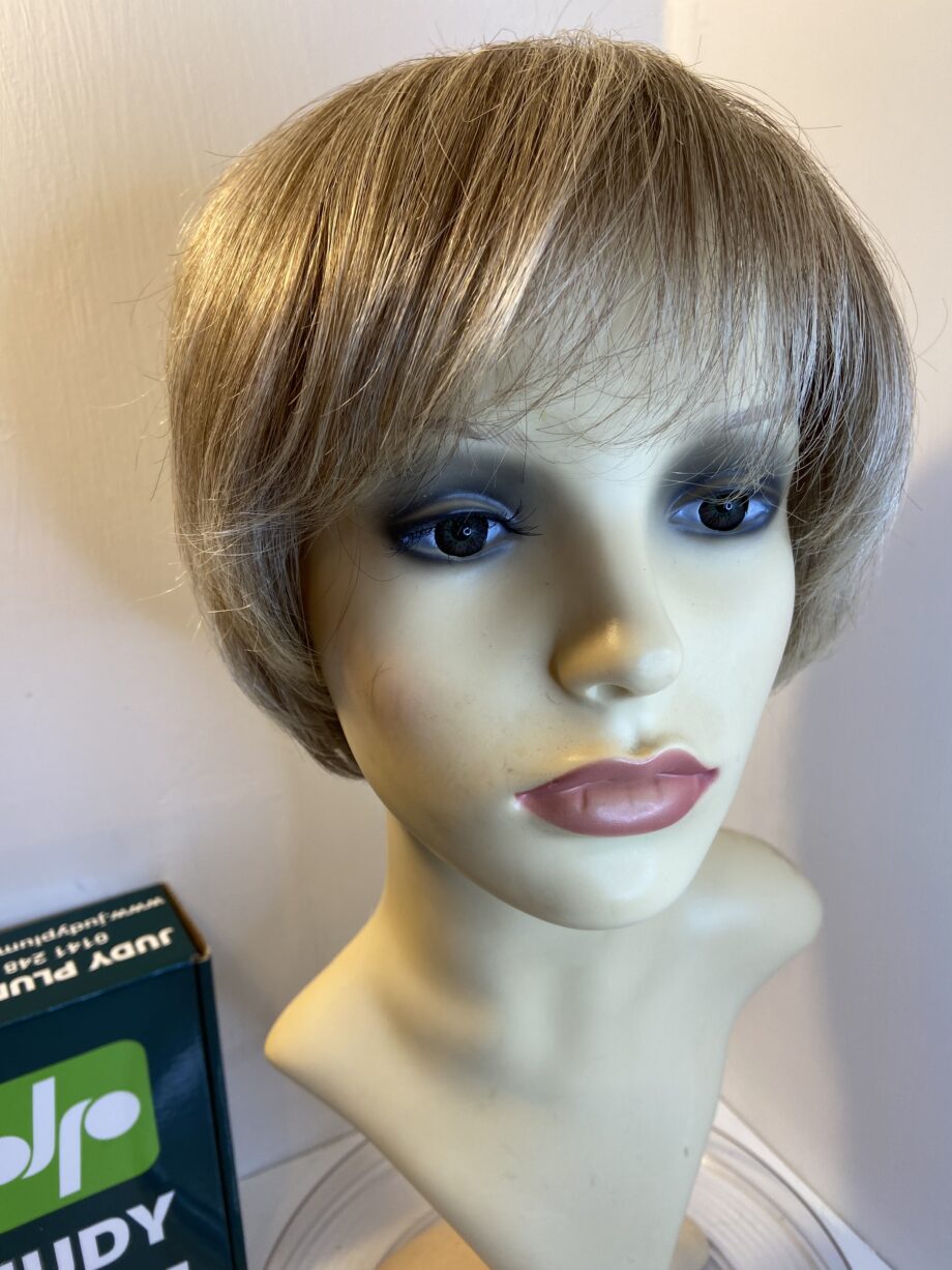 Blonde short wig   Bblss310