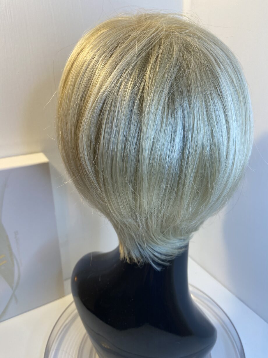 Light blonde Rene of Paris wig. Bblms314
